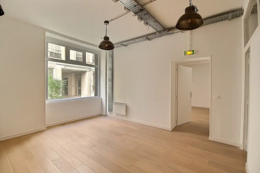 Bureau dans Paris à louer - Photo de l’immeuble – Image 2 sur 2