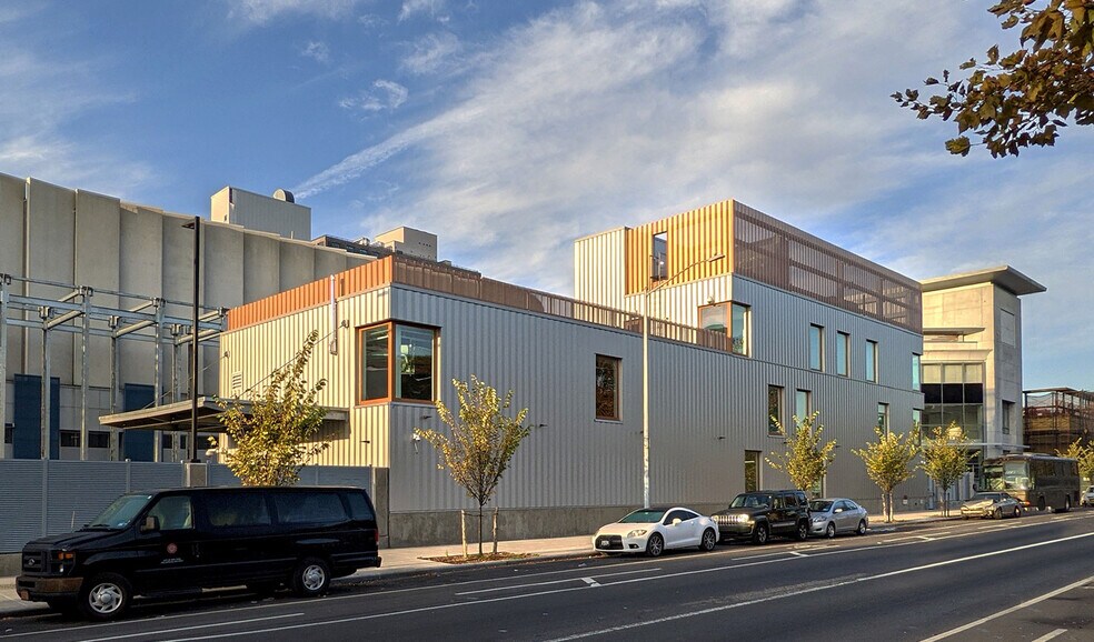 230 E 128th St, New York, NY à louer - Photo de l’immeuble – Image 2 sur 10