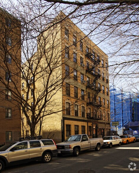 304 E 8th St, New York, NY à louer - Photo de l’immeuble – Image 2 sur 3