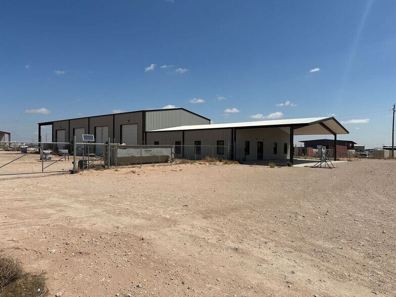 5822 W County Rd 123, Midland, TX à louer - Photo de l’immeuble – Image 1 sur 21
