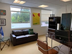 233 S Beverly Dr, Beverly Hills, CA à louer Photo intérieure– Image 2 sur 14