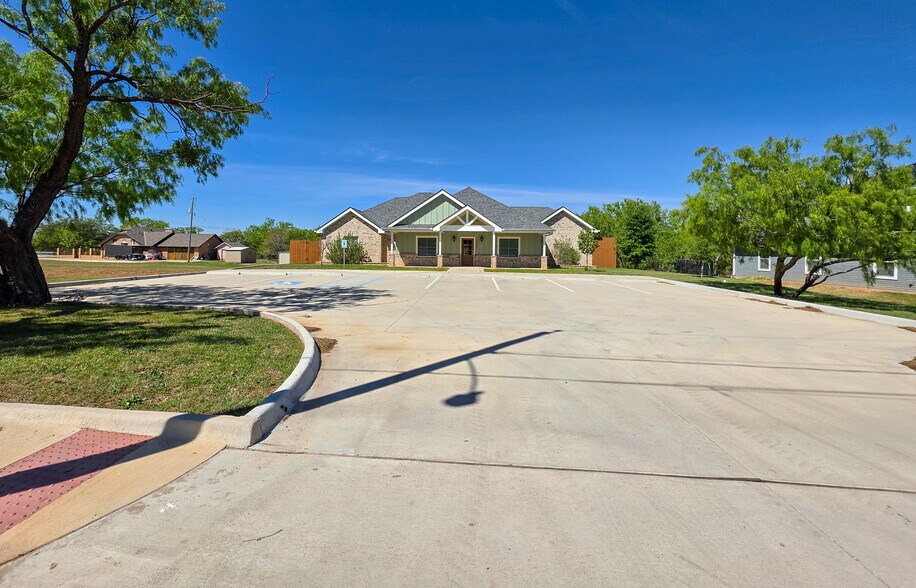 2426 Lincoln Dr, Abilene, TX à vendre - Photo de l’immeuble – Image 2 sur 4