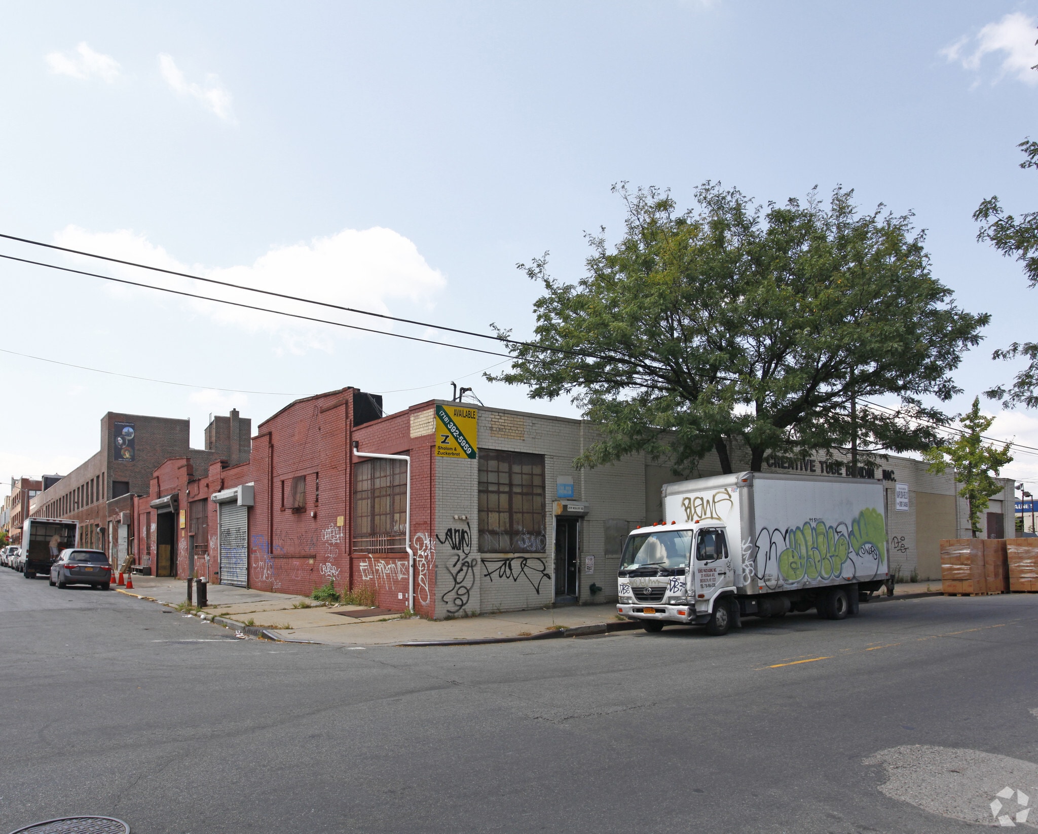 209 Morgan Ave, Brooklyn, NY à louer Photo principale– Image 1 sur 5