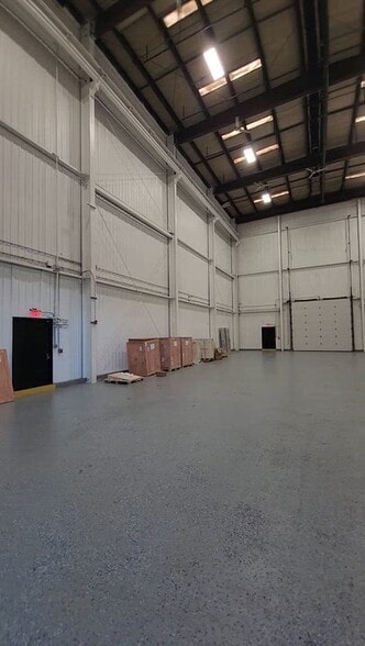 1240 Oronoque Rd, Milford, CT à louer - Vidéo sur l’annonce professionnelle – Image 3 sur 45