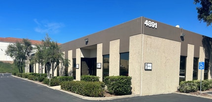 4891 Ronson Ct, San Diego, CA à louer Photo de l’immeuble– Image 1 sur 13