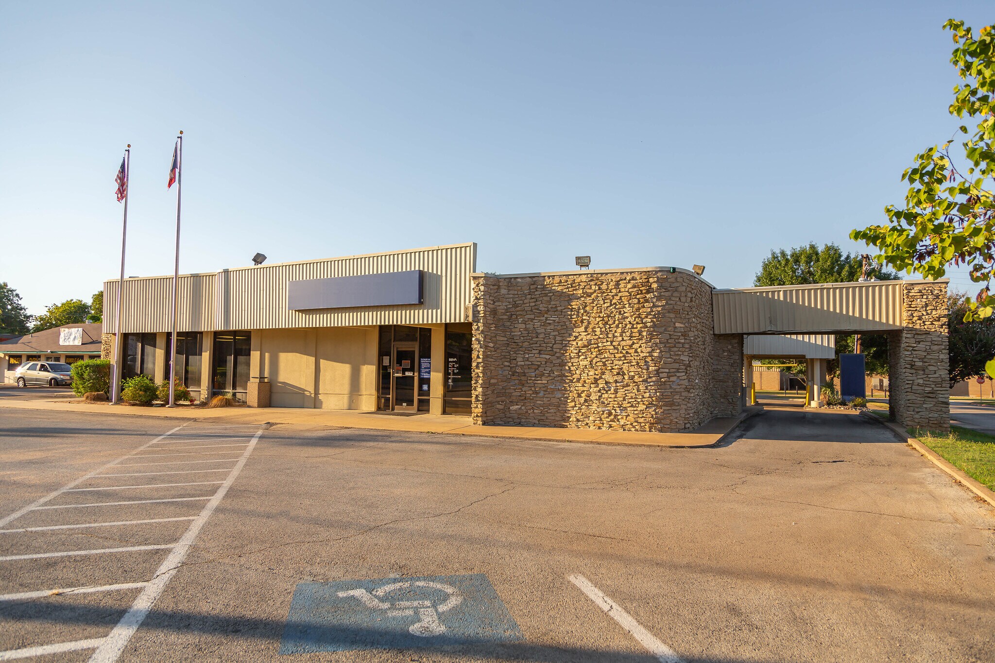 702 W Pearl St, Granbury, TX à louer Photo principale– Image 1 sur 3