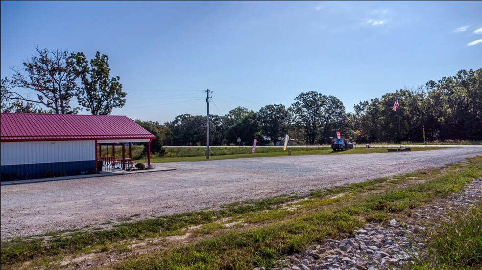 8759 W US Highway 54, Roach, MO à vendre - Photo de l’immeuble – Image 2 sur 12