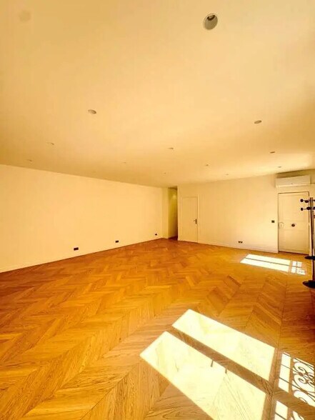 Bureau dans Paris à louer - Photo de l’immeuble – Image 3 sur 5