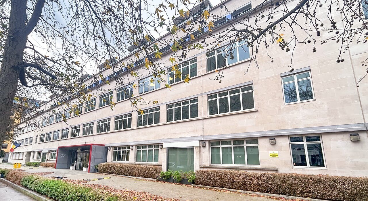 27 Hammersmith Grove, Londres à louer Photo de l’immeuble– Image 1 sur 12