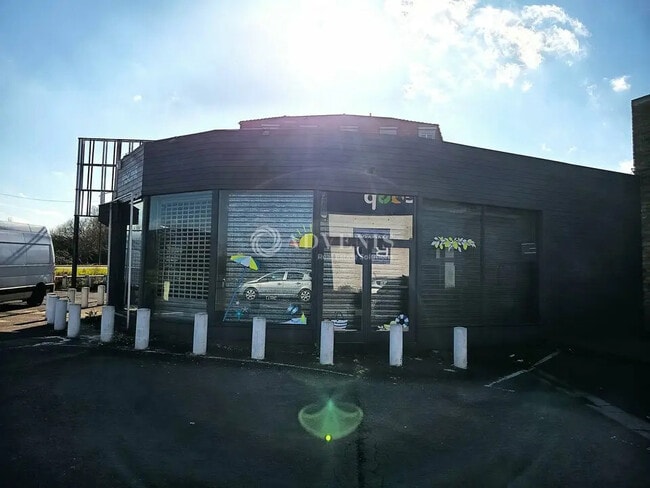 Plus de détails pour Local commercial à louer