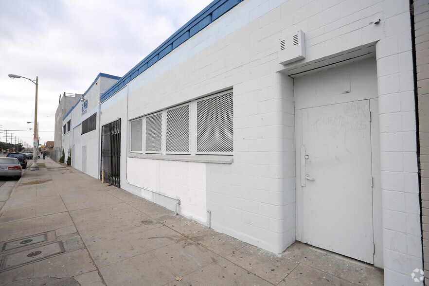 4157 S Main St, Los Angeles, CA à vendre - Photo de l’immeuble – Image 3 sur 11