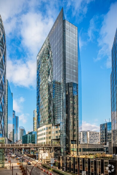 4 Avenue D'Alsace, Courbevoie à louer - Photo de l’immeuble – Image 2 sur 7