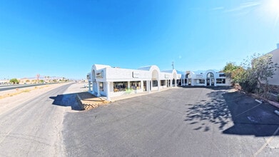 311 S Frontage Rd, Pahrump, NV à louer Photo de l’immeuble– Image 1 sur 28