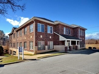 Plus de détails pour 120 Chadwick Square Ct, Hendersonville, NC - Bureau à vendre