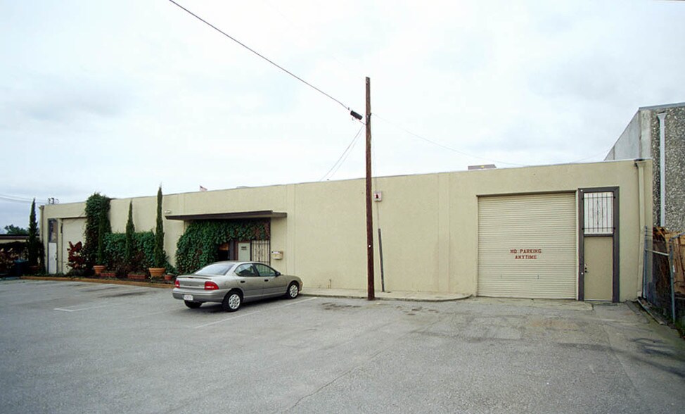 1045 Linda Vista Ave, Mountain View, CA à louer - Photo principale – Image 1 sur 4
