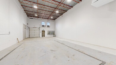 1050-1070 Rue Beaulac, Montréal, QC à louer Numérisation 3D Matterport– Image 1 sur 9