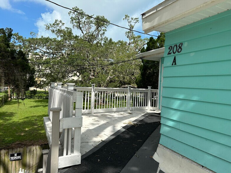 614 Oak Ave, Clearwater, FL à vendre - Photo de l’immeuble – Image 3 sur 40