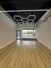 429 W Hallandale Beach Blvd, Hallandale, FL à louer Photo intérieure– Image 1 sur 5