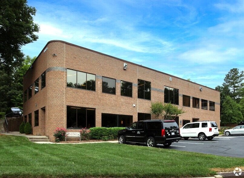 3803 Computer Dr, Raleigh, NC à louer - Photo de l’immeuble – Image 3 sur 6