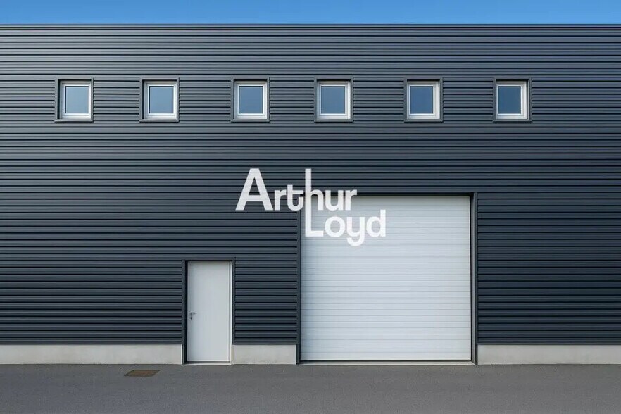 Local d’activités dans Fréjus à louer - Photo de l’immeuble – Image 1 sur 2