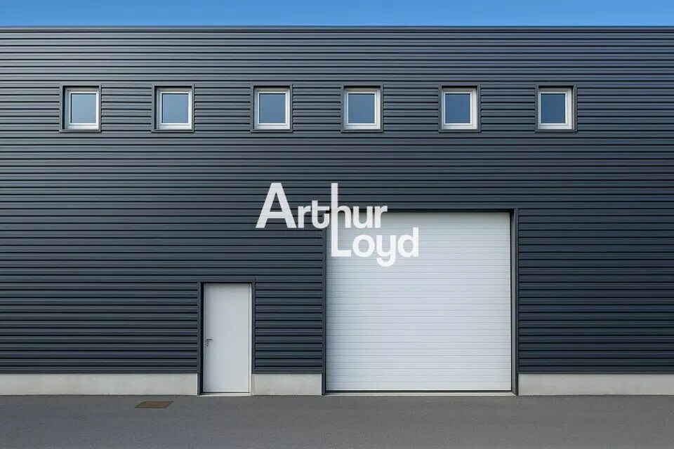 Local d’activités dans Fréjus à louer Photo de l’immeuble– Image 1 sur 3