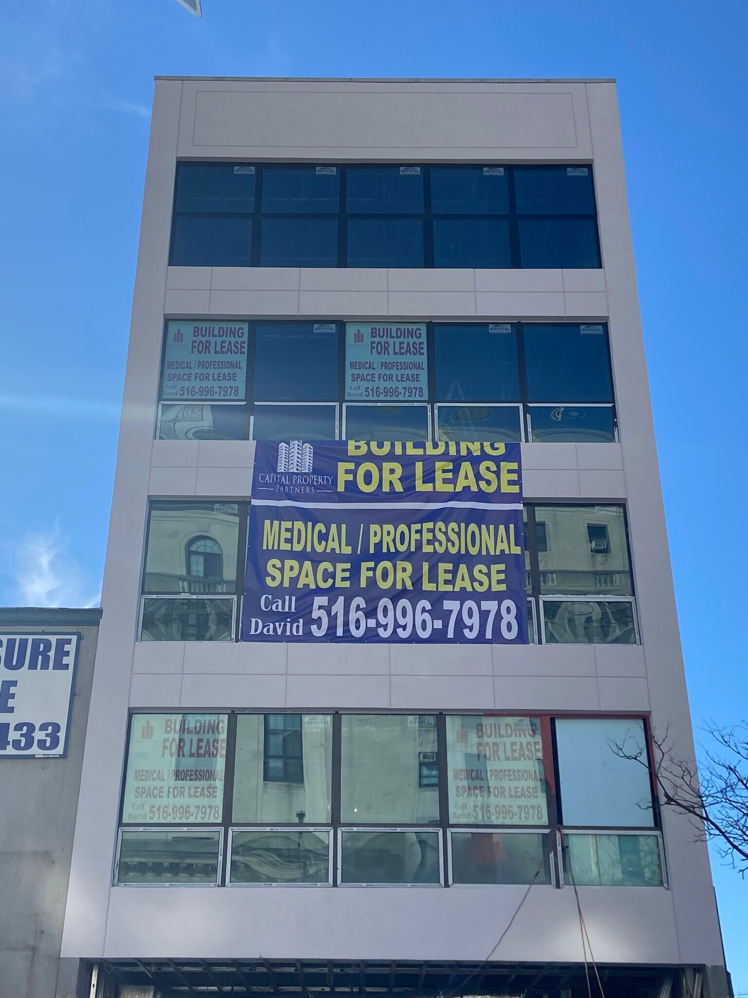 8814 Sutphin Blvd, Jamaica, NY à louer Photo de l’immeuble– Image 1 sur 4