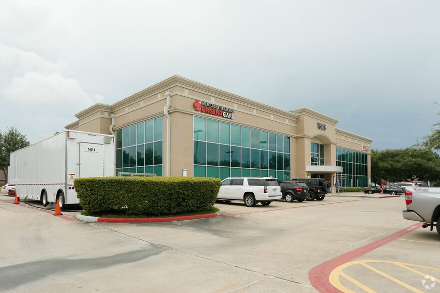 1505 E Winding Way Dr, Friendswood, TX à louer - Photo de l’immeuble – Image 2 sur 3