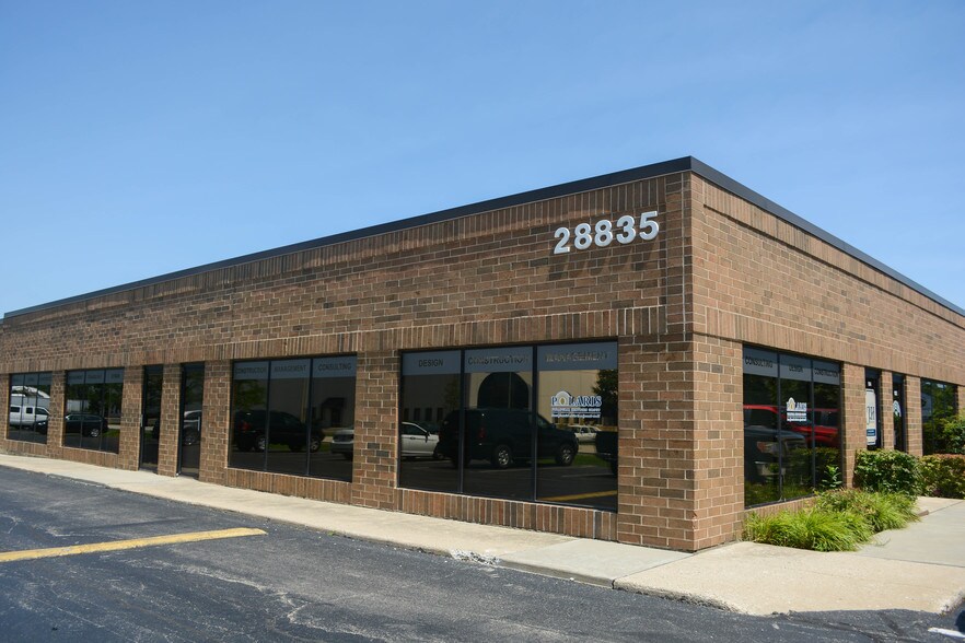 28835 N Herky Dr, Lake Bluff, IL à vendre - Photo de l’immeuble – Image 3 sur 19