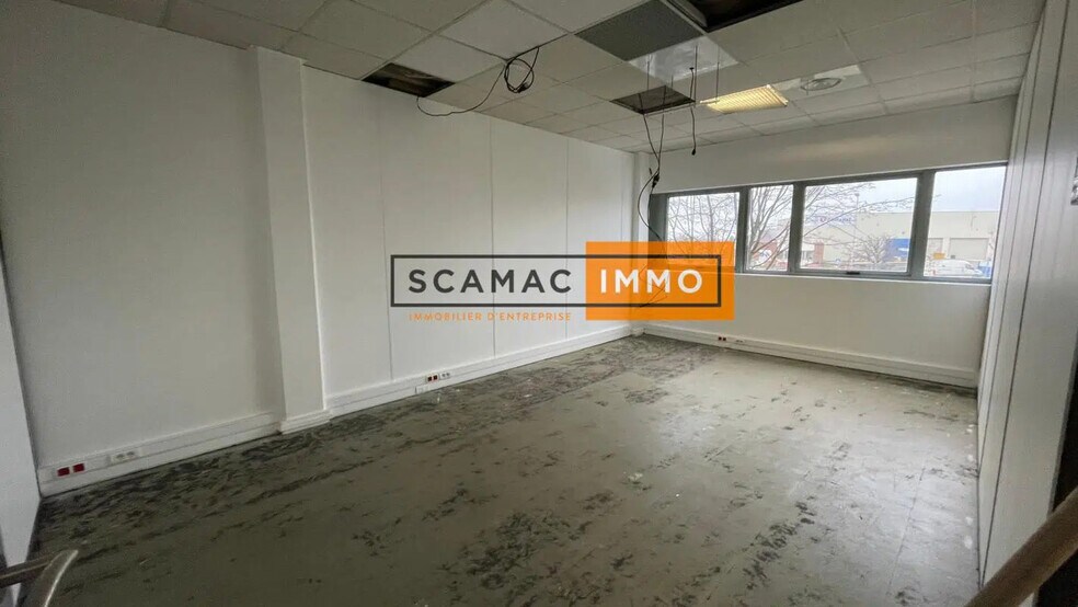 8 Rue De La Traversiere, 92230 Gennevilliers, Gennevilliers à louer - Photo de l’immeuble – Image 2 sur 7