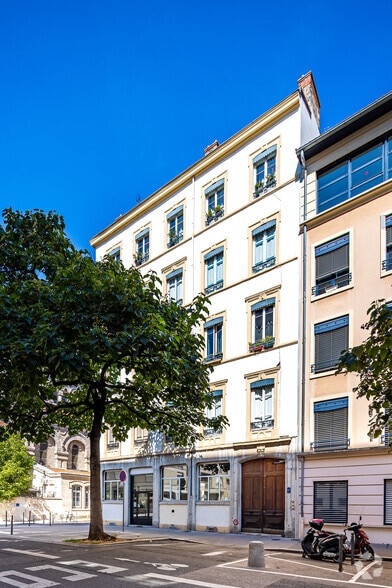 Immeuble residentiel dans Lyon à vendre - Photo de l’immeuble – Image 2 sur 2