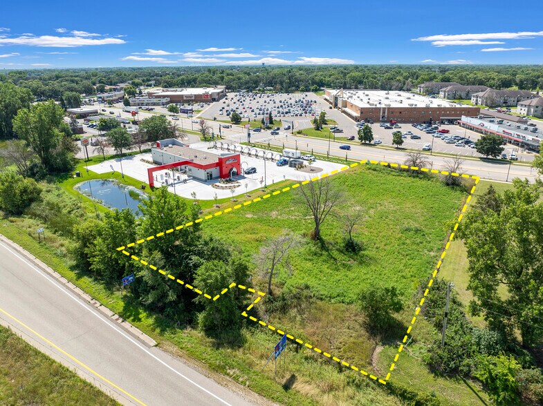 2105 Northdale Blvd NW, Coon Rapids, MN à vendre - Photo de l’immeuble – Image 2 sur 13