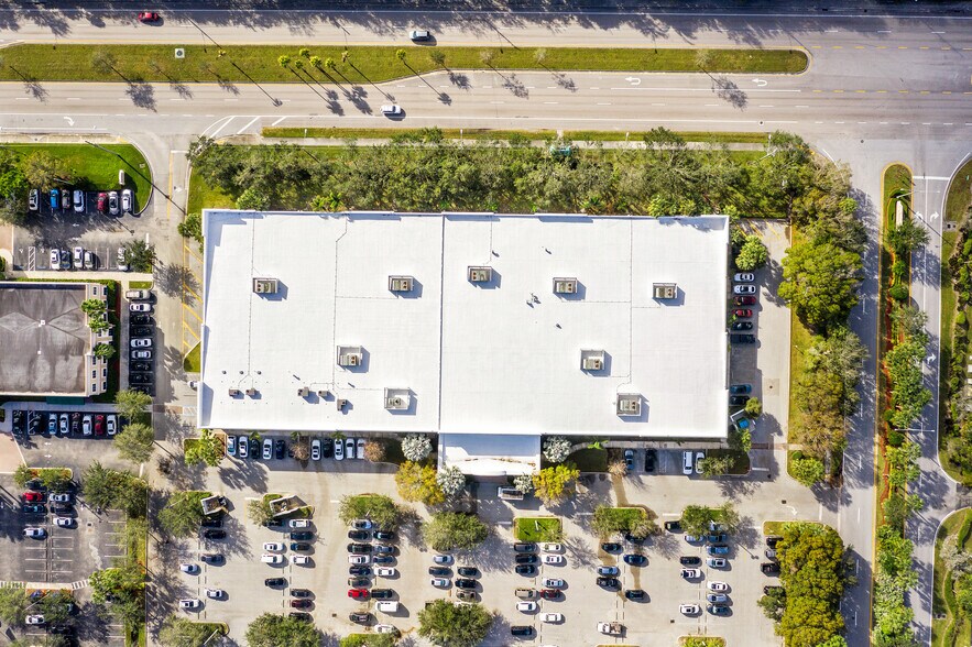 2101 Vista Pkwy, West Palm Beach, FL à louer - Photo de l’immeuble – Image 3 sur 9