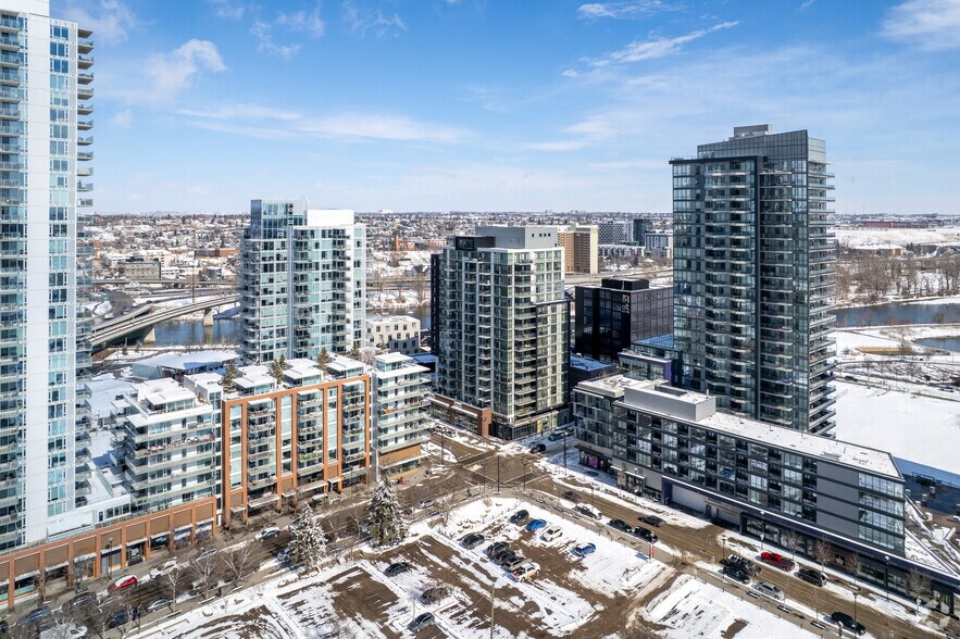 550 Riverfront Av SE, Calgary, AB à vendre - Aérien – Image 2 sur 2