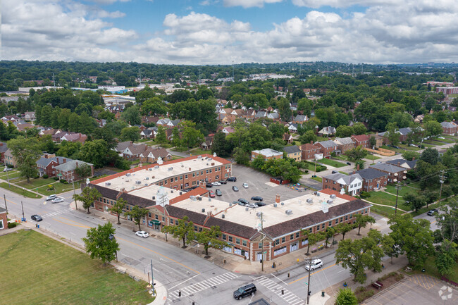 Plus de détails pour 7364-7390 Reading Rd, Cincinnati, OH - Différents types d’espaces à louer