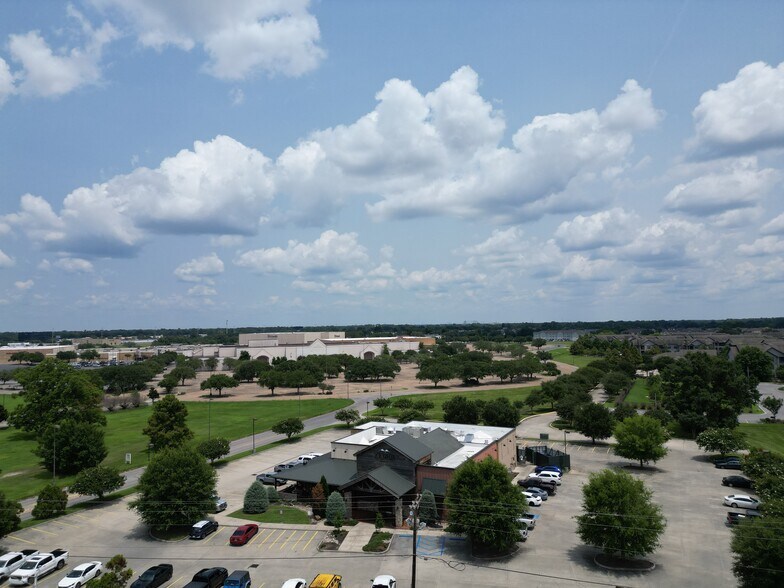 5801 Johnston St, Lafayette, LA à vendre - Photo de l’immeuble – Image 2 sur 32