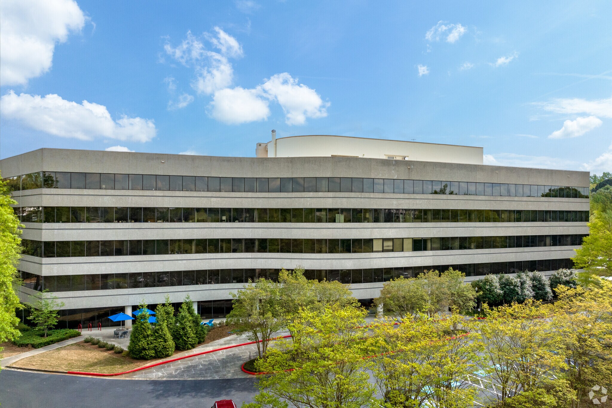 180 Interstate N Pky SE, Atlanta, GA à louer Photo de l’immeuble– Image 1 sur 18