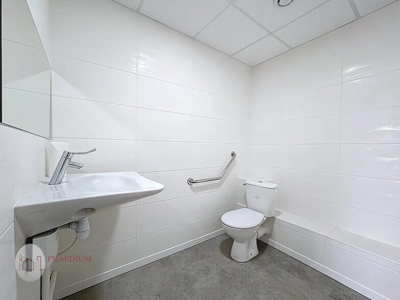 Local commercial dans Suresnes à vendre - Photo intérieure – Image 3 sur 5