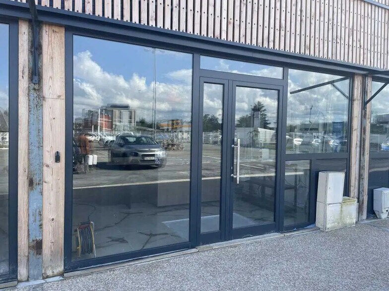 Bureau dans Beauvais à louer - Photo de l’immeuble – Image 1 sur 12