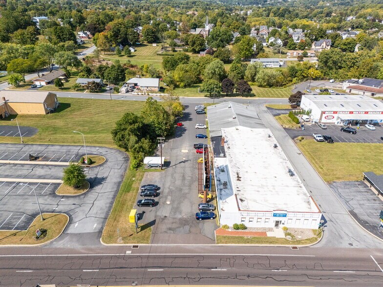 202 S 3rd St, Coopersburg, PA à vendre - Photo de l’immeuble – Image 3 sur 18