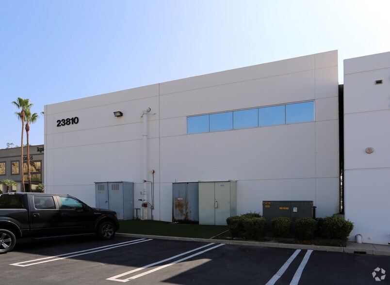 23810 Via Del Rio Ave, Yorba Linda, CA à louer - Photo de l’immeuble – Image 2 sur 16