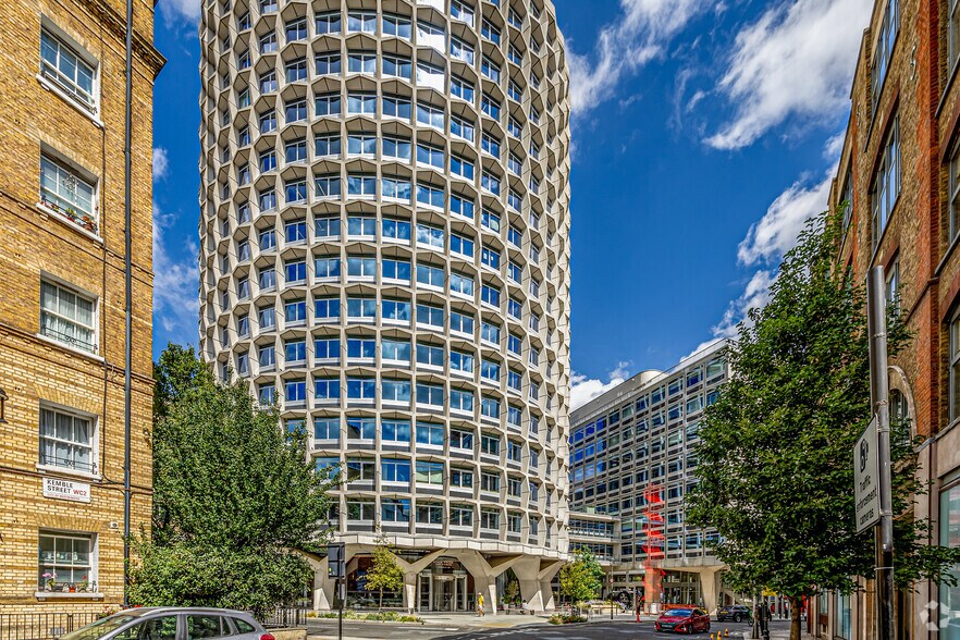 1 Kemble St, Londres à louer - Photo de l’immeuble – Image 2 sur 31