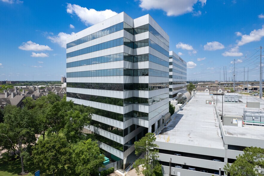 4828 Loop Central Dr, Houston, TX à vendre - Photo de l’immeuble – Image 2 sur 19