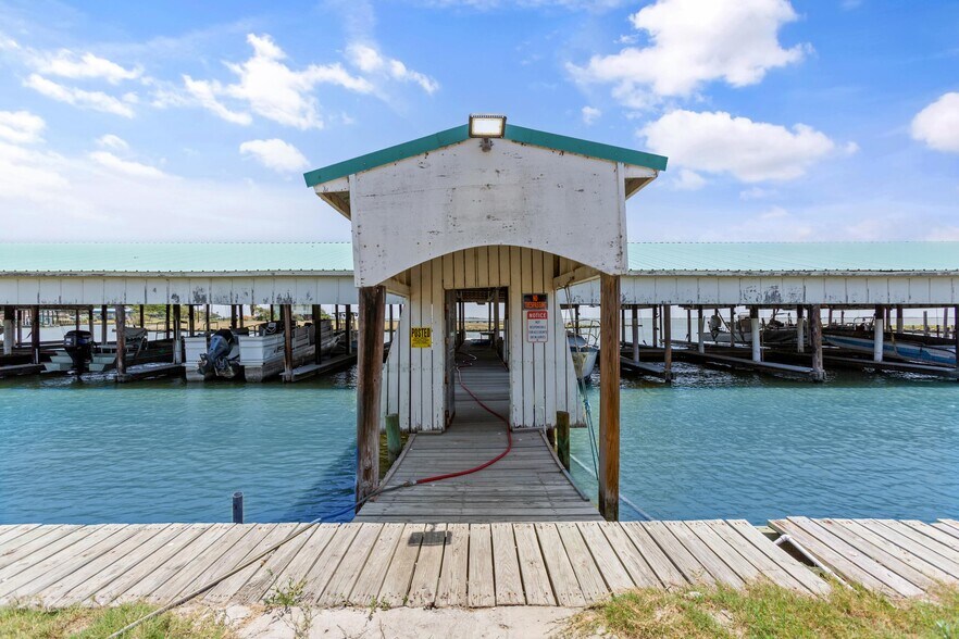 1012 1st St, Palacios, TX à vendre - Photo de l’immeuble – Image 2 sur 18