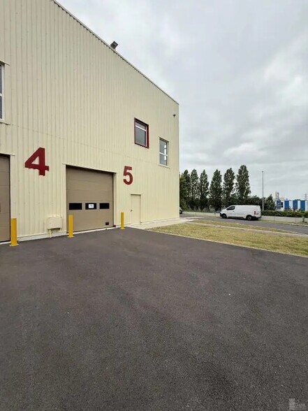 Industriel/Logistique dans Pontoise à louer - Photo de l’immeuble – Image 3 sur 9