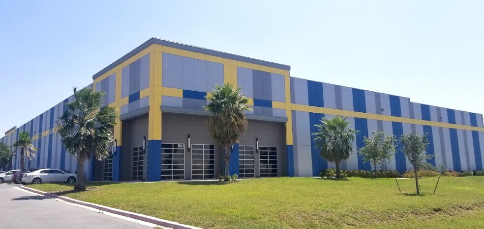 801 W Hi Line Rd, Pharr, TX à louer - Photo principale – Image 1 sur 6
