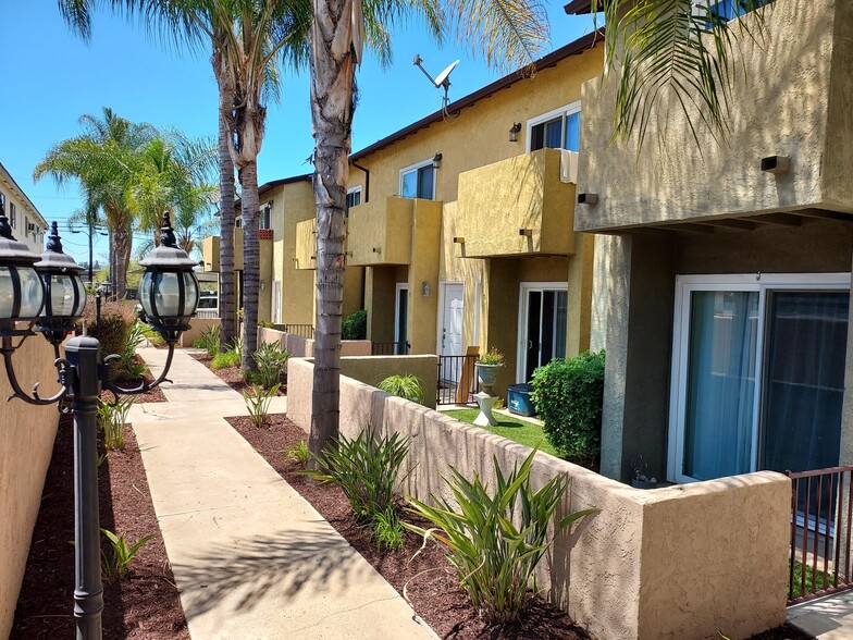 469 N 1st St, El Cajon, CA à vendre - Photo de l’immeuble – Image 1 sur 10