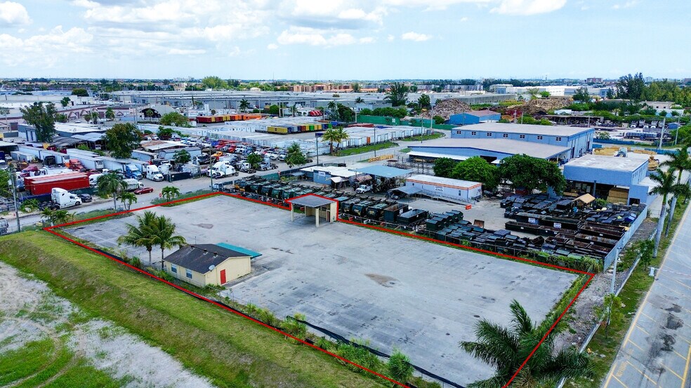 9140 NW 96 St, Medley, FL à louer - Photo de l’immeuble – Image 2 sur 6