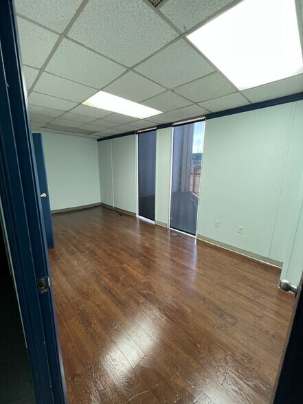 5809 98 St, Edmonton, AB à louer - Photo intérieure – Image 3 sur 9