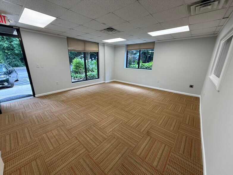 130 Allen Rd, Sandy Springs, GA à louer - Photo de l’immeuble – Image 3 sur 8