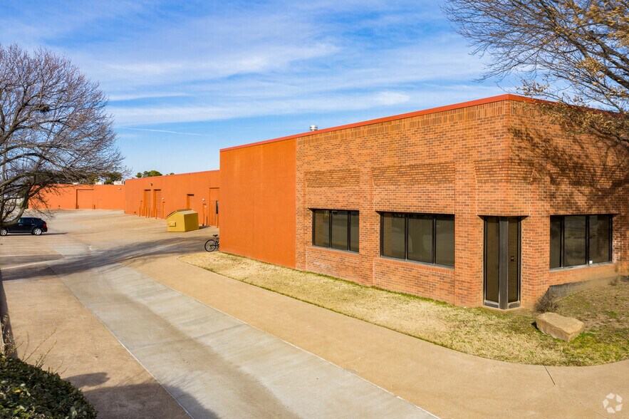 12101 E 51st St, Tulsa, OK à louer - Photo de l’immeuble – Image 3 sur 34